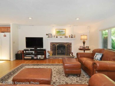 926 Middlebridge Rd, Wakefield, RI 02879 - photo 3