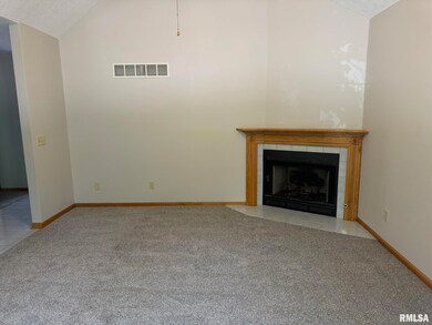 5140 Taylor St, Davenport, IA 52806 - photo 3