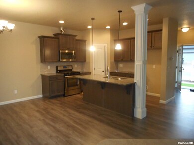 3833 10th St, Hubbard, OR 97032 - photo 2