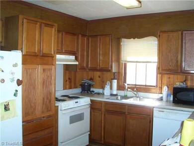 6210 Little Beane Store Rd, Seagrove, NC 27341 - photo 3