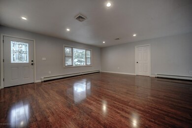 003_Front EntryLiving