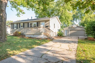 336 E Columbus Ave, Des Moines, IA 50315 - photo 2