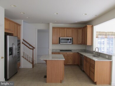 16451 Hayes Ln, Woodbridge, VA 22191 - photo 3