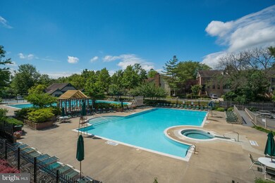 5812 Inman Park Cir unit 220, Rockville, MD 20852 - photo 3