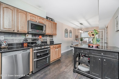 4185 Amboy Rd unit 2, Staten Island, NY 10308 - photo 6