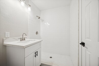 3715 Rawley St, Houston, TX 77020 - photo 7