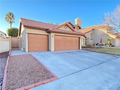 3313 Surfline Dr, Las Vegas, NV 89117 - photo 4