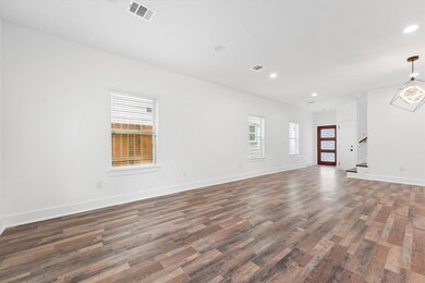 5011 Golden Forest Dr, Houston, TX 77091 - photo 2