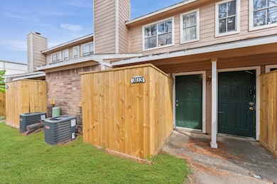 7402 Alabonson Rd unit 303, Houston, TX 77088 - photo 4