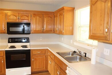 608 Willow Ct, Lansing, KS 66043 - photo 6