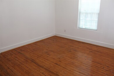 229 Neyland St unit B, Houston, TX 77022 - photo 4