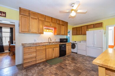 82 Douglas St, Uxbridge, MA 01569 - photo 6