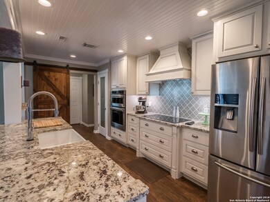 11422 Beverly Hills Dr, Helotes, TX 78023 - photo 3