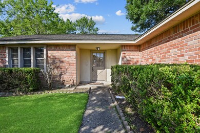 16426 Forest Bend Ave, Friendswood, TX 77546 - photo 4