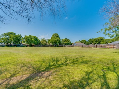 1648 W Henderson St unit A, Cleburne, TX 76033 - photo 2