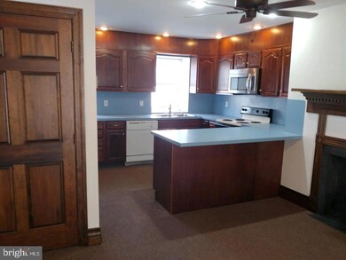 17 S 4th St unit 2, Hamburg, PA 19526 - photo 4