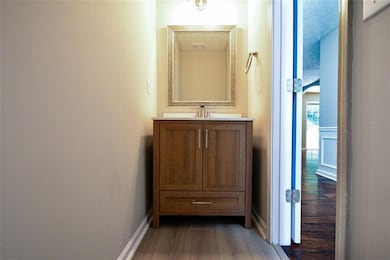 1045 Winthrope Chase Dr, Alpharetta, GA 30009 - photo 7