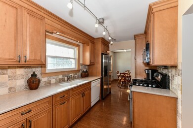 1330 Canyon Run Rd, Naperville, IL 60565 - photo 3