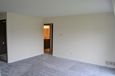 31993 W 12 Mile Rd unit 204, Farmington Hills, MI 48334 - photo 3