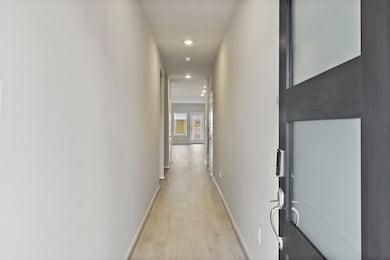 12026 Meandering Stream Dr, Mont Belvieu, TX 77523 - photo 4