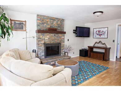 1822 Happy Ln, Eugene, OR 97401 - photo 5