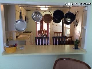 Lee breakfast bar