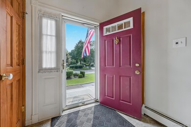 20 Peppermint Rd, ComMacK, NY 11725 - photo 4