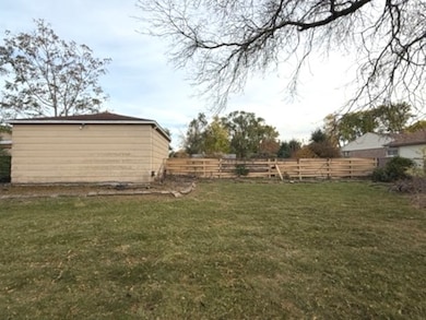 2736 Circle Dr, Markham, IL 60428 - photo 3