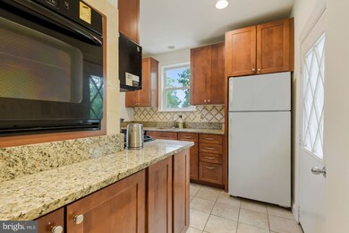 2627 E Side Dr, Alexandria, VA 22306 - photo 4