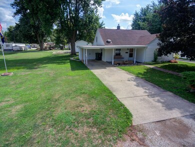 807 E Short St, Tuscola, IL 61953 - photo 7