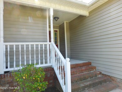 305 Gibbs Rd, New Bern, NC 28560 - photo 4