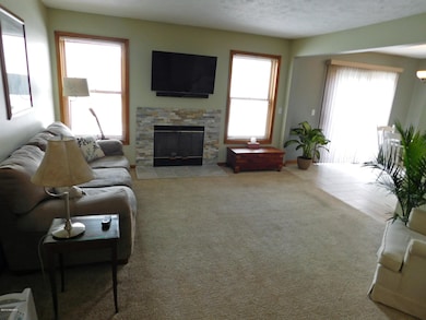 2619E E Highland View Cir SE unit 6, Grand Rapids, MI 49506 - photo 2