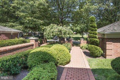 9406 Turnberry Dr, Potomac, MD 20854 - photo 5