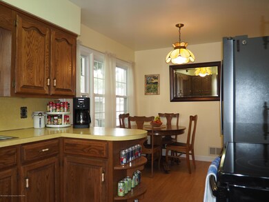 3145 Sablain Parkway Dr, Lansing, MI 48910 - photo 6