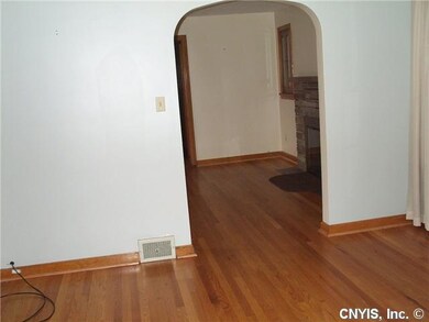 Dining Room. Look at those gleaming hardwood floor