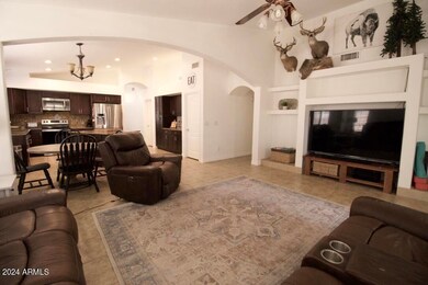 Family room 2 - Calderon