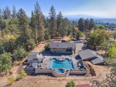 2135 Old Military Rd, Central Point, OR 97502 - photo 4