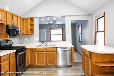 208 Dutton St, Eaton Rapids, MI 48827 - photo 5