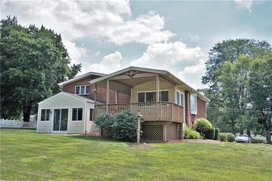 Large 18x12 covered deck, perfect for entertaining