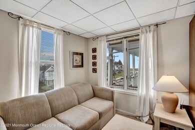 16 Surf living room 2