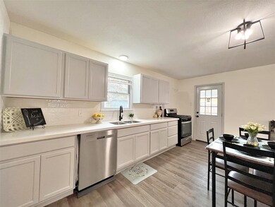 3213 12th St, Bay City, TX 77414 - photo 6