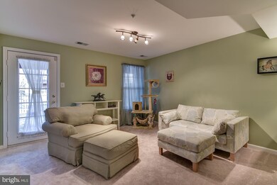 21249 Owls Nest Cir, Germantown, MD 20876 - photo 6