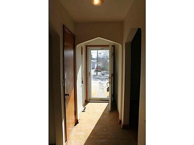 Entry/Foyer.