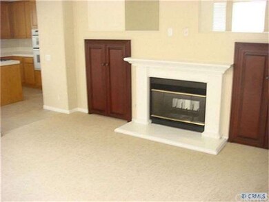 Family room w/ Fireplace