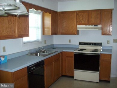 214 Maple Ave, Moorefield, WV 26836 - photo 2