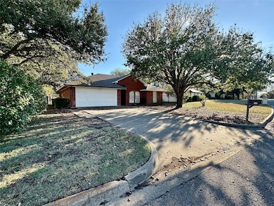 205 N Meadowview Dr, Waxahachie, TX 75165 - photo 2