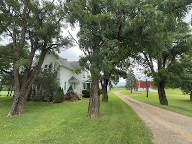 Farm House - Barn - Entry