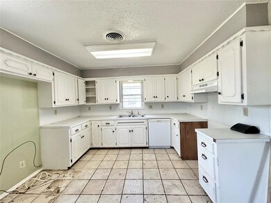 1602 N Beard Ave, Shawnee, OK 74804 - photo 5