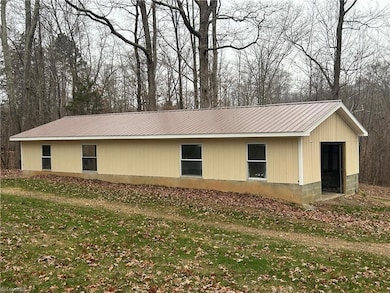 7280 Dennis Rd, Walnut Cove, NC 27052 - photo 7