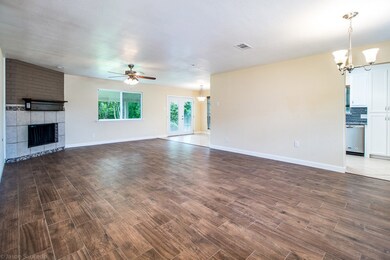 16602 Oxnard Ln, Friendswood, TX 77546 - photo 4